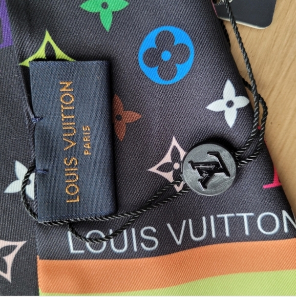 Special Edition Louis Vuitton Murakami Monogram Scarf #M78125 - Picture 5 of 7